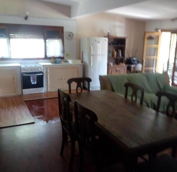 غرفة قياسية رباعية, Je Nous Casa