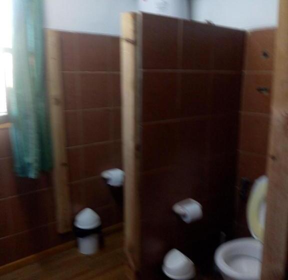 غرفة قياسية رباعية, Je Nous Casa