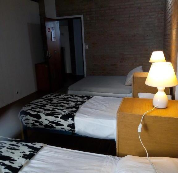 غرفة قياسية رباعية, Je Nous Casa