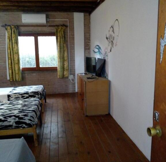 غرفة قياسية رباعية, Je Nous Casa