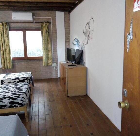 غرفة قياسية رباعية, Je Nous Casa