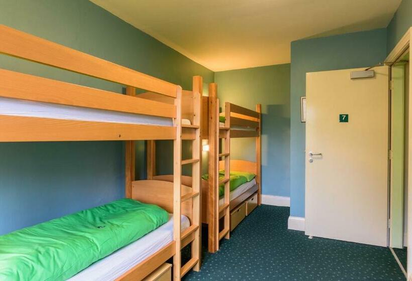 标准四人间共用浴室, Yha Dufton