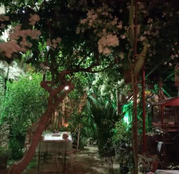 スタンダードトリプルルーム, Mystery Garden Guest House