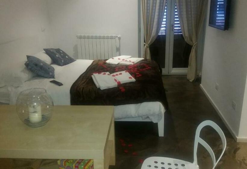 高级三人间, Palermo Rooms