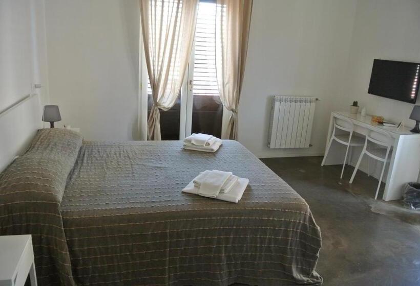 سوئیت با بالکن, Palermo Rooms