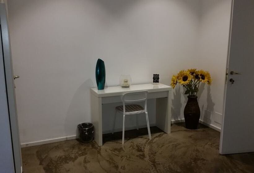 高级三人间, Palermo Rooms