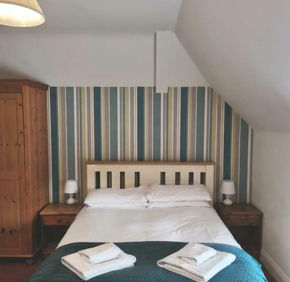 ファミリールーム, The Black Pig Public House