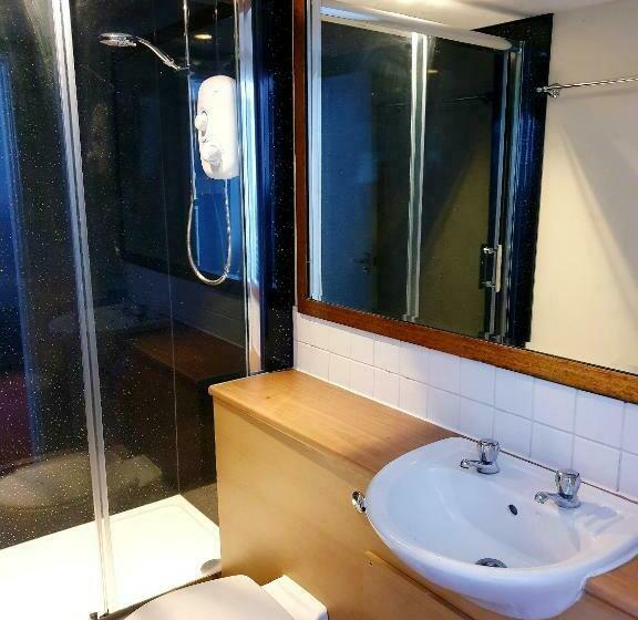 חדר משפחתי, The Grey Horse