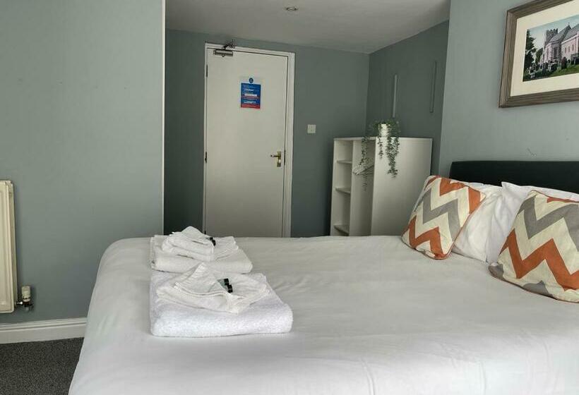 חדר משפחתי, The Grey Horse