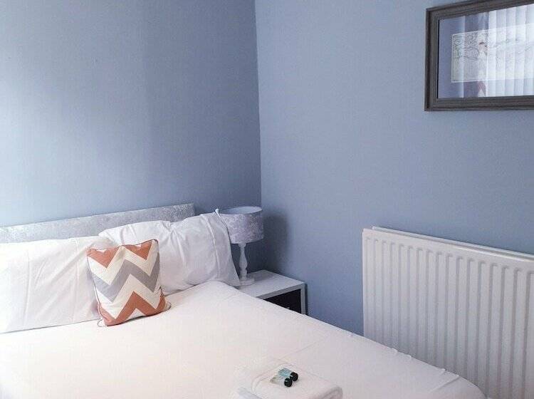 חדר סטנדרט, The Grey Horse