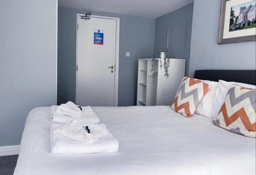 חדר משפחתי, The Grey Horse