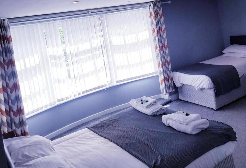 חדר משפחתי, The Grey Horse