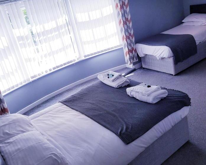 חדר משפחתי, The Grey Horse