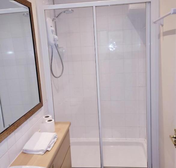 חדר סטנדרט, The Grey Horse