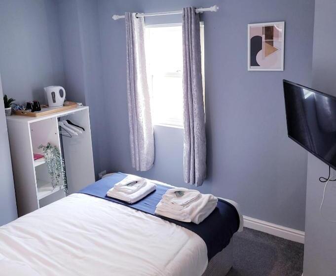 חדר סטנדרט, The Grey Horse