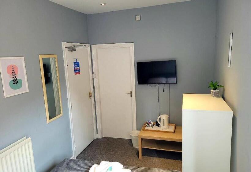 חדר סטנדרט, The Grey Horse