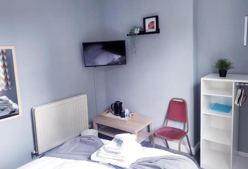 חדר סטנדרט, The Grey Horse