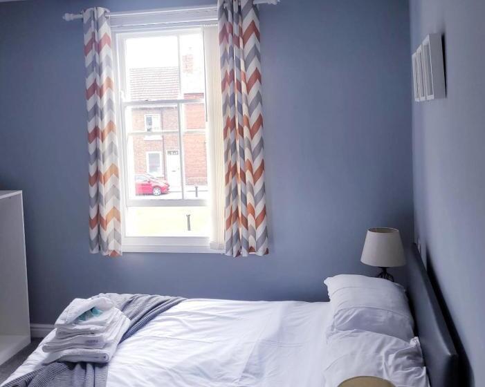 חדר סטנדרט, The Grey Horse