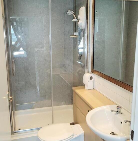 חדר משפחתי, The Grey Horse