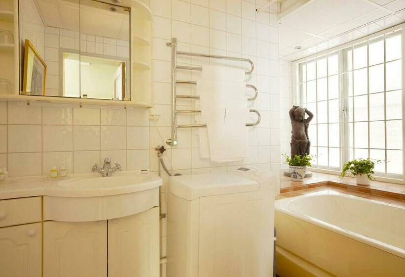 스탠다드 스튜디오, Victory Apartments