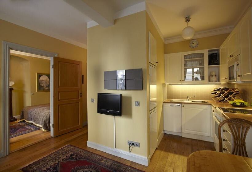 스탠다드 스튜디오, Victory Apartments