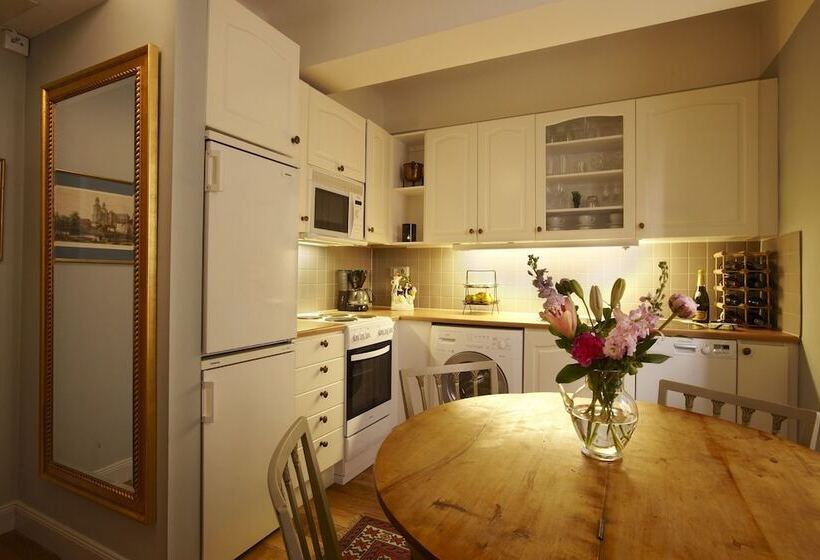 스탠다드 스튜디오, Victory Apartments