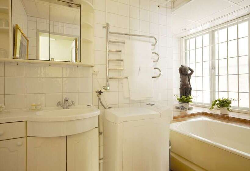 스탠다드 스튜디오, Victory Apartments