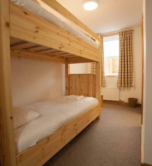 Camera Standard cu Paturi Suprapuse, Black Isle Bar & Rooms