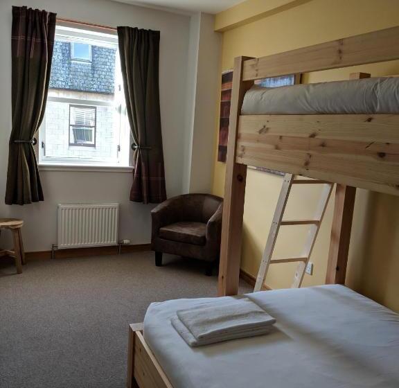 Cameră Triplă Standard cu Paturi Suprapuse, Black Isle Bar & Rooms