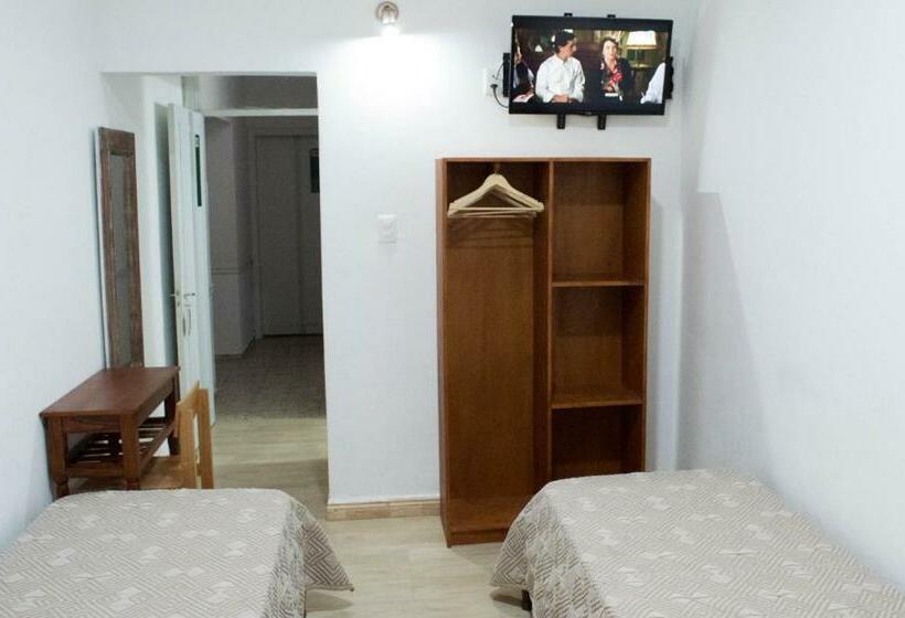 غرفة قياسية رباعية, Lobato