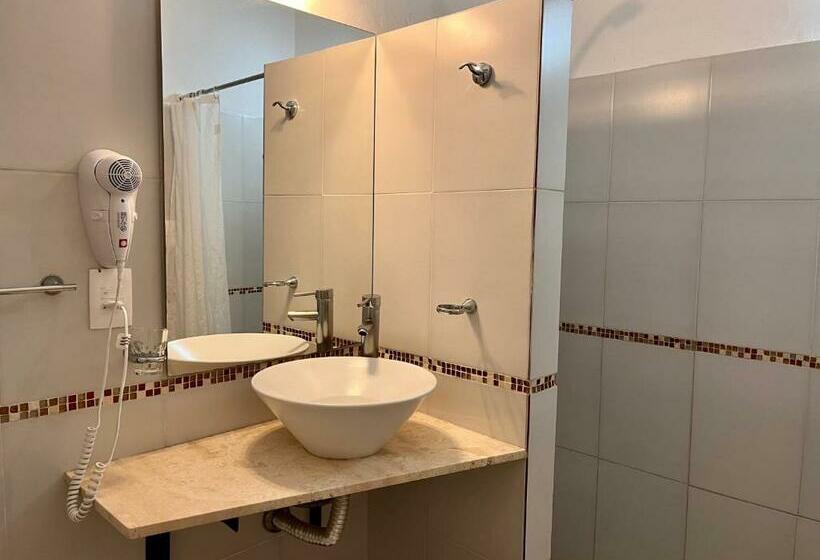 غرفة قياسية رباعية, Lobato