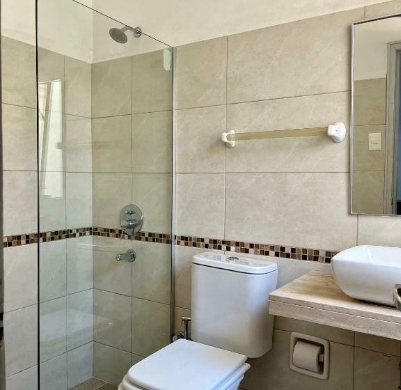 غرفة قياسية ثلاثية, Lobato