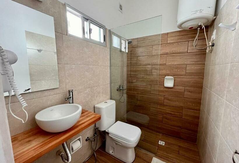 غرفة قياسية ثلاثية, Lobato