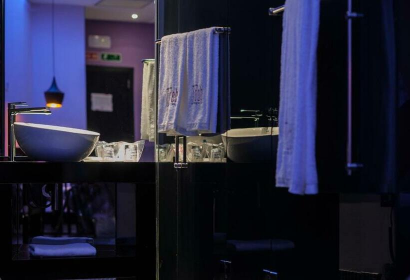 غرفة قياسية, Loob Madrid