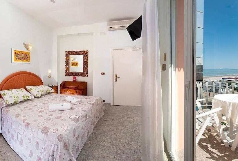 Quarto Estandar Vista Mar Lateral, Mayflower