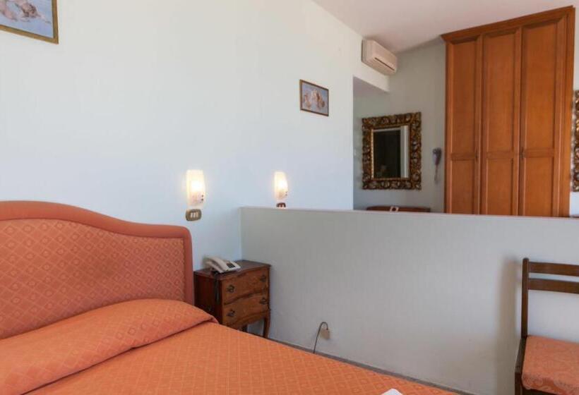 חדר משפחתי נוף לים, Mayflower