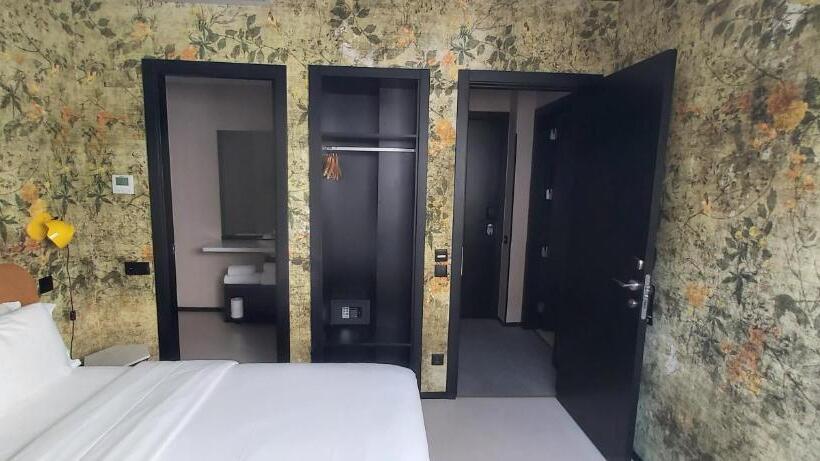 Family Room, Pateo   Lisbon Lounge Suites