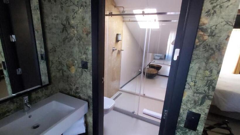 Family Room, Pateo   Lisbon Lounge Suites