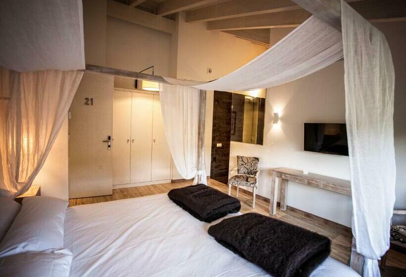 Habitación Superior, Pura Vida
