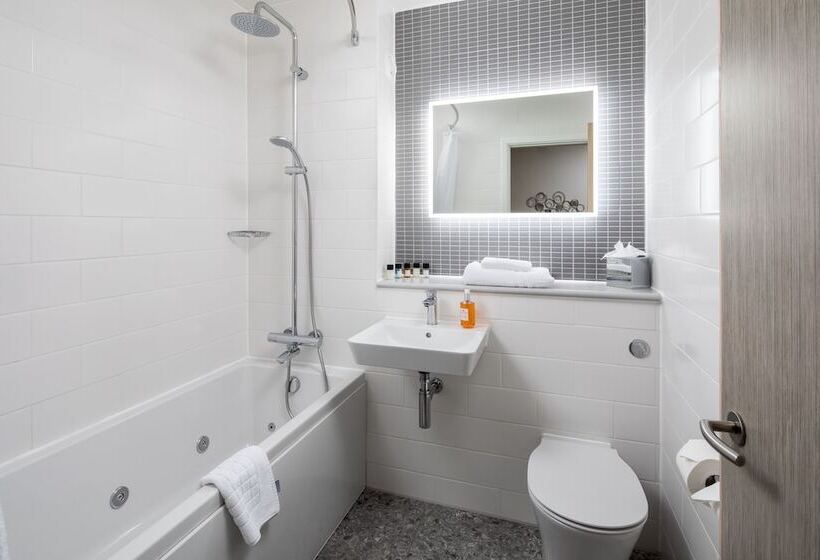 Номер Стандарт, Radcliffe Warwick Conferences