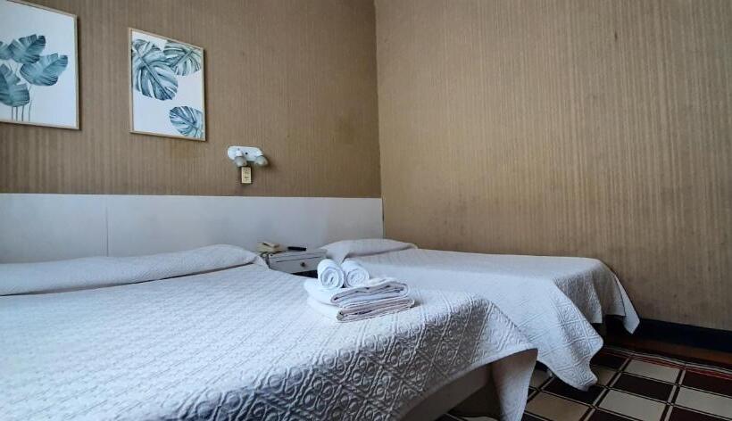 标准三人间, Rivadavia