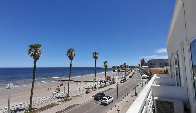 带阳台的三人标准间, Rivadavia