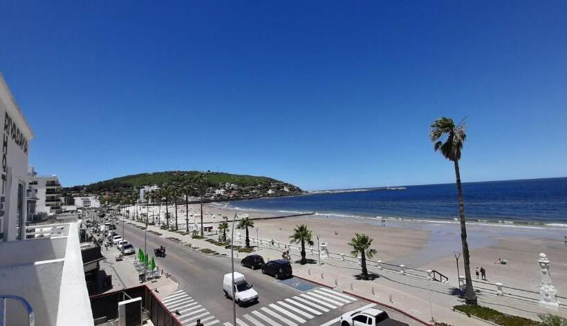 带阳台的三人标准间, Rivadavia