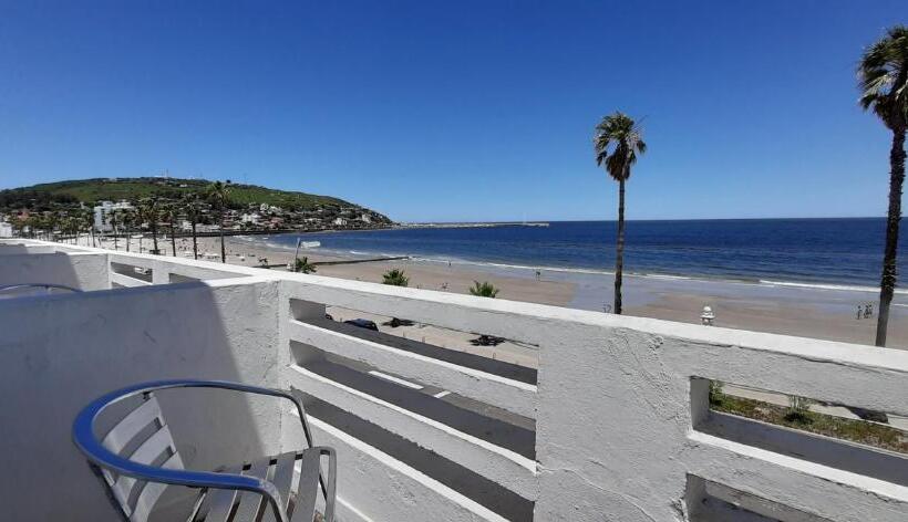 带阳台的三人标准间, Rivadavia