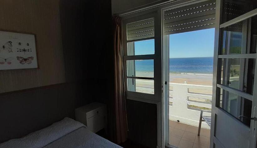 带阳台的三人标准间, Rivadavia