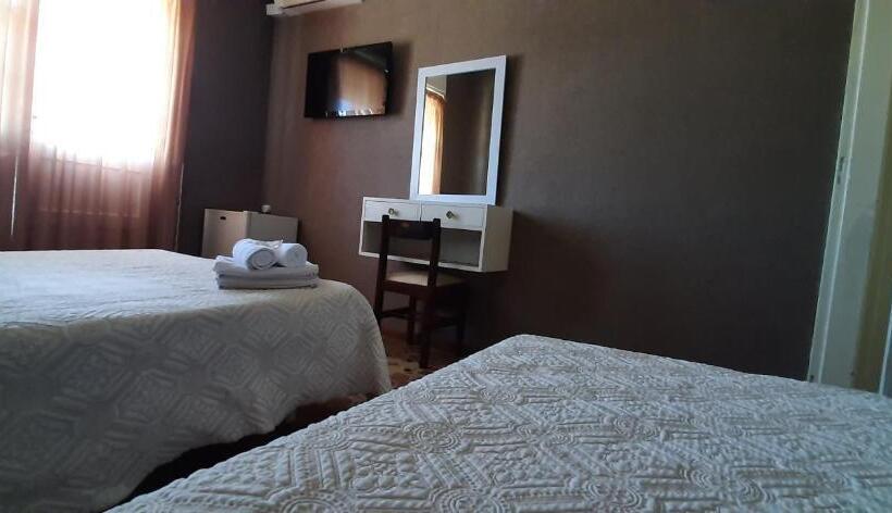 带阳台的三人标准间, Rivadavia