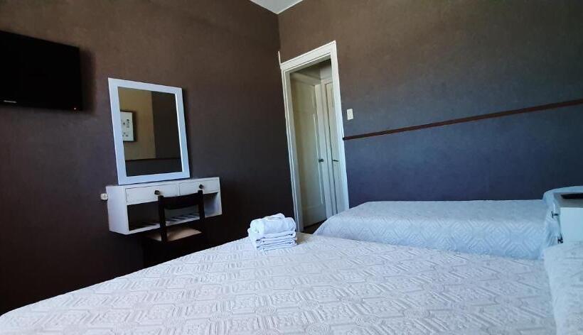 带阳台的三人标准间, Rivadavia