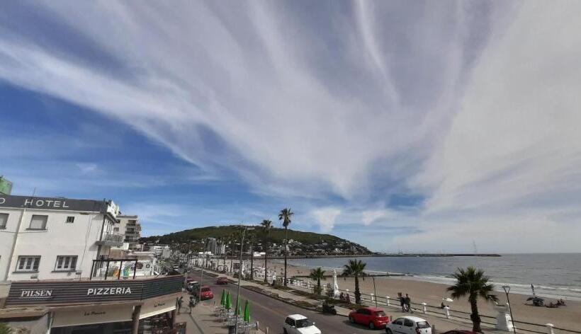 带阳台标准四人间, Rivadavia