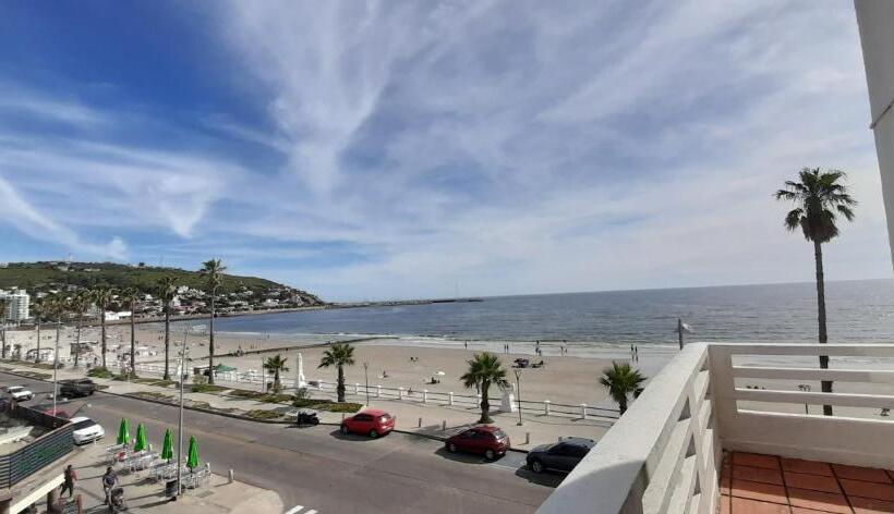 带阳台标准四人间, Rivadavia