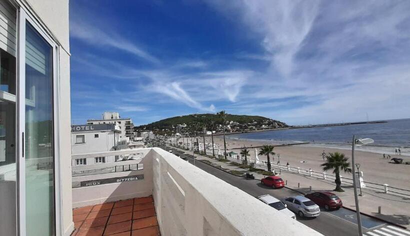 带阳台标准四人间, Rivadavia